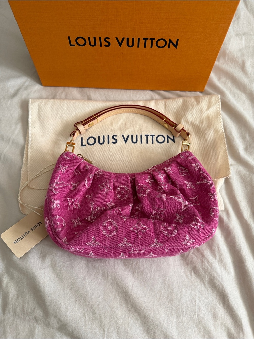 Louis Vuitton denim pochette valley fuchsia